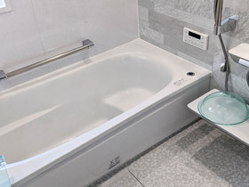 バスルームリフォーム床が柔らかく、快適に入浴できるバスルーム