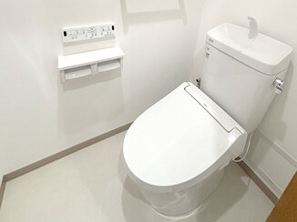 トイレリフォーム 手すりや手洗器を撤去して、広く快適になったレストルーム