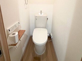 トイレリフォーム 内装も一新した、明るく清潔感あふれるレストルーム